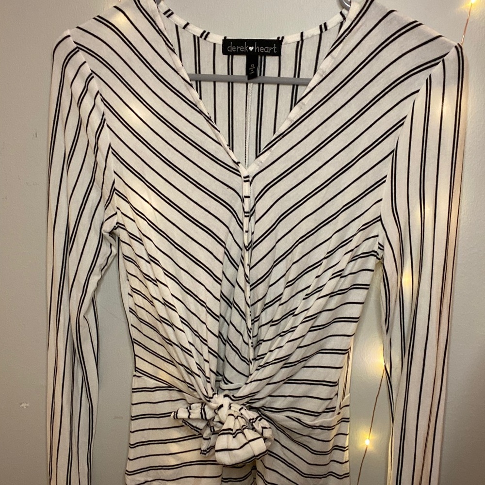 Long sleeve white and black blouse